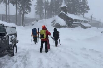 skiers stranded by california avalanche used iphone sos feature to seek help 69978a7d62c12