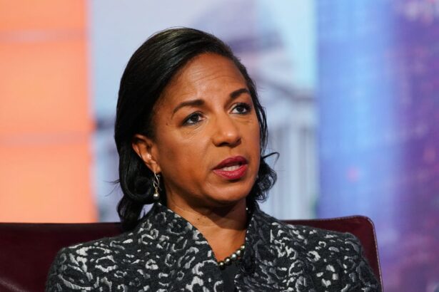 trump warns netflix of consequences unless it pulls top democrat from board 699b13b757160