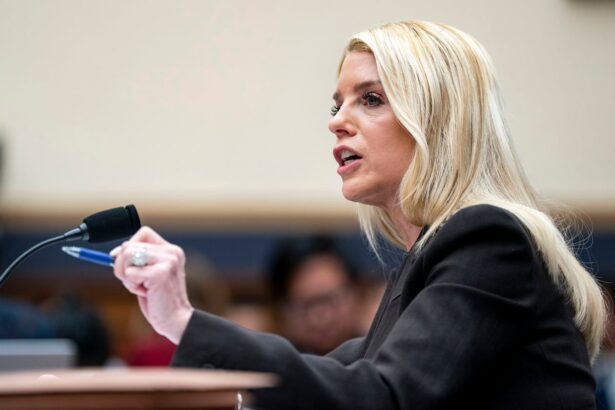youre a washed up loser lawyer pam bondi taunts democrats over epstein 698cddae58324