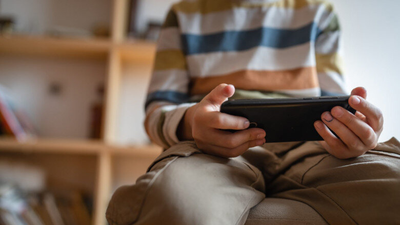 accesul minorilor la retele sociale doua treimi dintre romani sunt de acord cu stabilirea unei varste minime legale sondaj inscop 69c10fac51b33