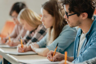 admiterea la liceu fara evaluare nationala cine sunt elevii care pot intra direct in clasa a ix a 69be29e806b67