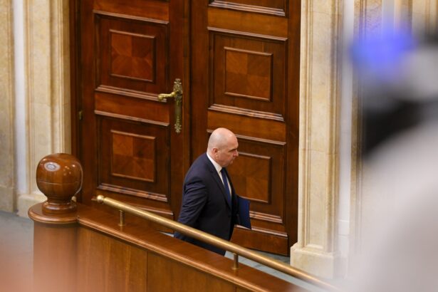 bolojan daca nu punem frana acum vom ajunge in cativa ani de zile ca tara sa fie zdrobita 69bc5090ba235