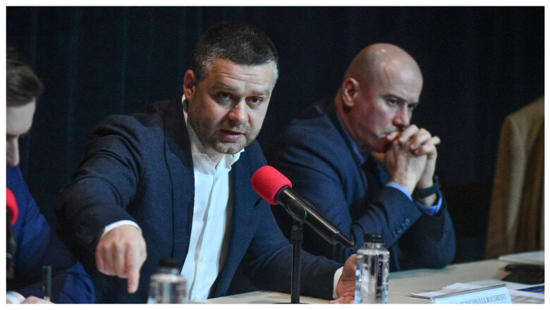 cum vrea primaria capitalei sa curete bucurestiul de graffiti ciucu imi este rusine de halul in care arata orasul 69c15d0365d7d