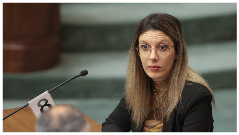 diana buzoianu a depus un proiect in parlament hartuirea sexuala pedepsita chiar si fara relatie de munca intre victima si agresor 69c53c64472c9