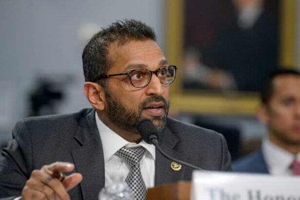 e mailul sefului fbi a fost spart de iranieni mai multe fotografii personale au ajuns pe internet 69c6a6b580761