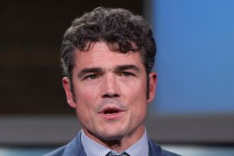 fbi probing us counter terrorism chief who resigned over iran war reports say 69bb9005c2b3c