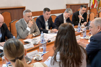 florin barbu s a intalnit cu comisarul european costas kadis cei doi au discutat viitorul pescuitului si acvaculturii in ue 69c271bbab1f4