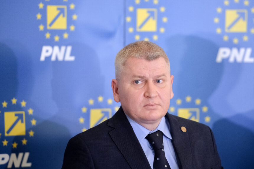 florin roman spune ca psd a cedat in negocierile pe buget grindeanu nu va mai fi premierul psd la rotativa ci un alt pesedist 69bbe5e49fcc1