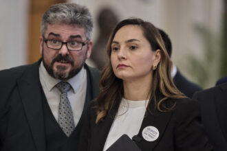 peste 40 de parlamentari vor abrogarea legilor care interzic propaganda legionara si antisemitismul in romania initiatorii sunt de la aur sos si pot 69cba8c1632a1 scaled 1