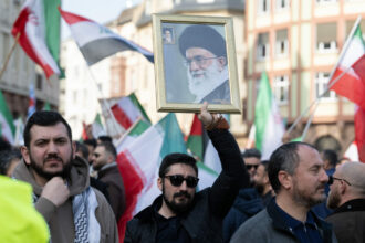 regimul din iran si ar putea schimba strategia se discuta despre o bomba nucleara 69c57d1bc4a4e