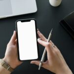 sase din zece copii din romania au primit mesaje cu caracter sexual pe internet un regulament al pe stagneaza de doi ani 69c0dfc2b94f3