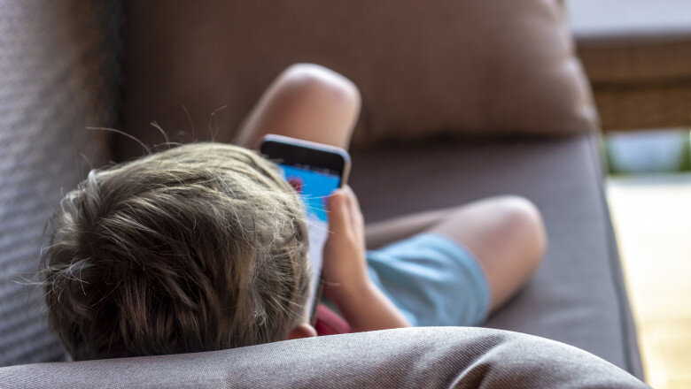 studiu copiii care petrec peste trei ore pe zi pe retelele sociale sunt mai predispusi la anxietate si depresie in adolescenta 69c9566d882d9