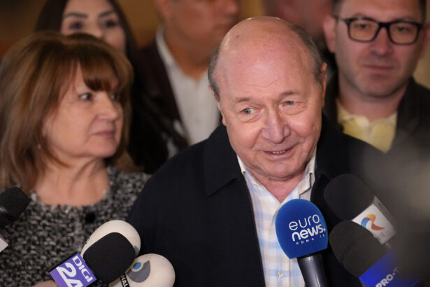 traian basescu il critica dur pe trump acest presedinte a depreciat prestigiul statelor unite e mai rau decat putin 69ca8e54b1838