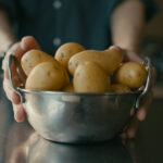 video au aparut primii cartofi noi romanesti in piete si supermarketuri pretul e cu 40 mai mare decat anul trecut cat costa kilogramul 69c22d988541a