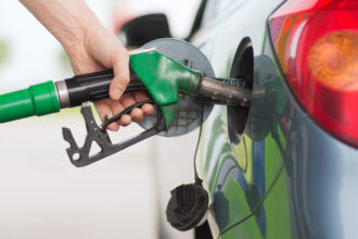 video guvernul decide maine cu cat scade pretul carburantilor motorina poate ajunge la 14 lei l mai grav decat crizele din 73 si 2022 69c97618ea3c9