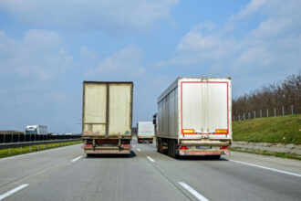 video noua migranti egipteni dintre care opt copii gasiti ascunsi intr un camion pe autostrada 69bfbe2766233