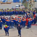 video sute de angajati de la santierul naval mangalia protesteaza din nou hotii striga muncitorii ramasi fara salarii de trei luni 69bd26e499d6c