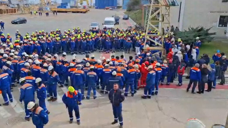 video sute de angajati de la santierul naval mangalia protesteaza din nou hotii striga muncitorii ramasi fara salarii de trei luni 69bd26e499d6c