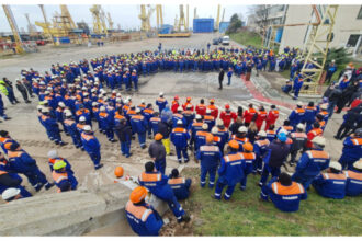 video un nou protest la santierul naval mangalia angajatii nu si au primit salariile de trei luni falimentul nu este o solutie 69c544a029be2