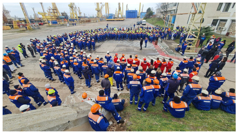 video un nou protest la santierul naval mangalia angajatii nu si au primit salariile de trei luni falimentul nu este o solutie 69c544a029be2