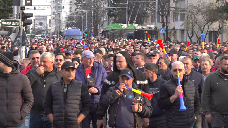 videofoto a treia zi de proteste la targu jiu sute de mineri in strada oamenii ameninta ca vor muta manifestatiile in bucuresti 69bac585968ad