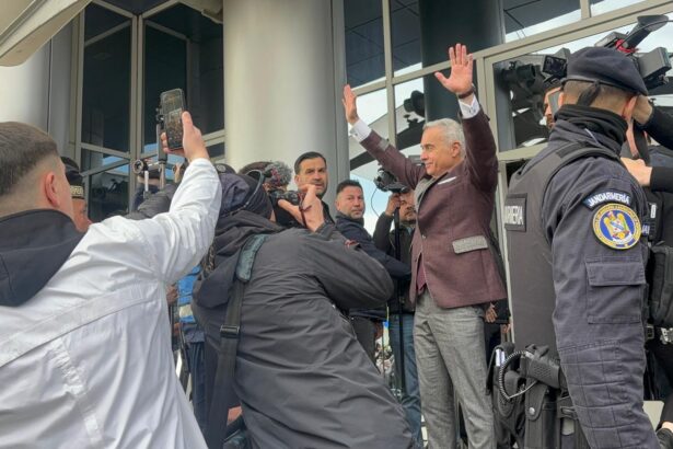 calin georgescu critic la iesirea de la iccj un guvern de gaini speriate care scarma in tarana incercand sa arate ca pot zbura 69de0660c4baf