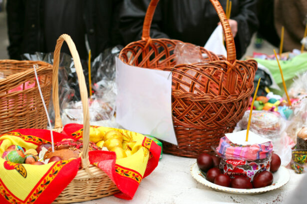 ce alimente se impart in prima zi de paste produsele care nu trebuie sa lipseasca din pachetele de pomana si de pe masa de inviere 69da671f8ffd6