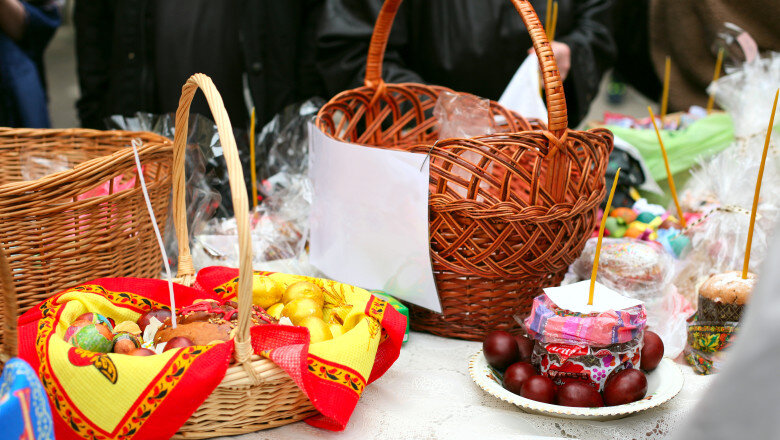 ce alimente se impart in prima zi de paste produsele care nu trebuie sa lipseasca din pachetele de pomana si de pe masa de inviere 69da671f8ffd6