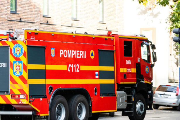 constanta barbat cu arsuri la fata dupa o explozie intr un apartament 14 persoane au iesit din bloc 69dc918d94b40