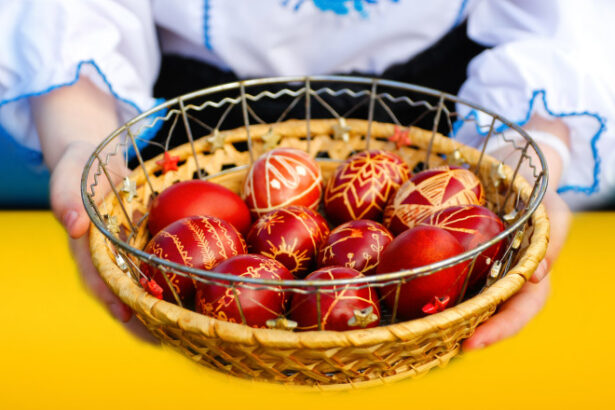 de ce se vopsesc ouale rosii de paste 2026 semnificatia traditiei respectate de romani in fiecare an 69d725f6a7587