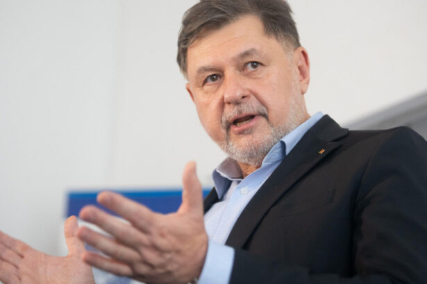 disputa pe vaccinurile pfizer alexandru rafila apara neachizitia dozelor vlad voiculescu acuza pierderi de milioane de euro 69ce148534c05