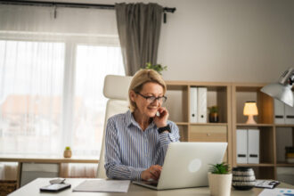 drepturile angajatilor care lucreaza de sarbatori legale cum sunt platiti si cand primesc zile libere potrivit legi 69d879e58d8d2