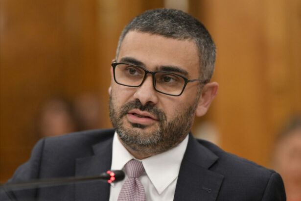 florin manole mama mea a lucrat intr o croitorie toata viata salariul ei n a crescut decat odata cu salariul minim indiferent cat de mult sau cat de bine a muncit 69cff75c01cb2