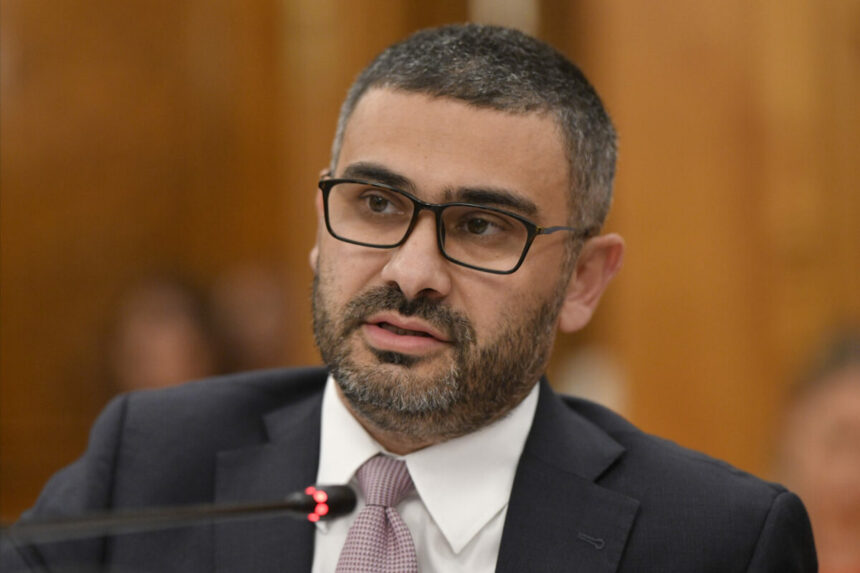 florin manole mama mea a lucrat intr o croitorie toata viata salariul ei n a crescut decat odata cu salariul minim indiferent cat de mult sau cat de bine a muncit 69cff75c01cb2