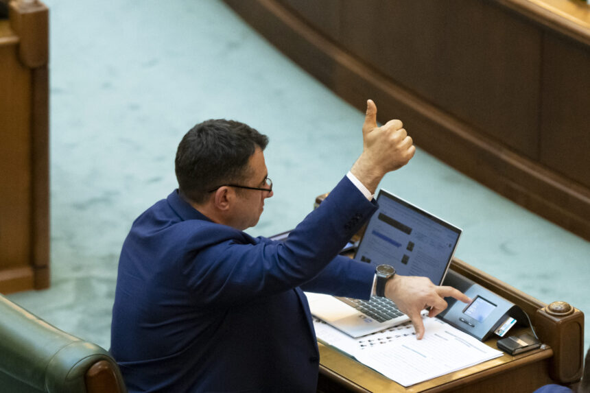 liderul senatorilor usr despre o eventuala iesirea de la guvernare a psd daca merg pe calea asta sa se ia in brate cu aur si sa vina la guvernare 69de157683ade