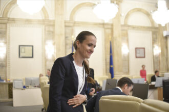 oana toiu coiful de aur de la cotofenesti si bratarile dacice se intorc acasa 69ce644c437df