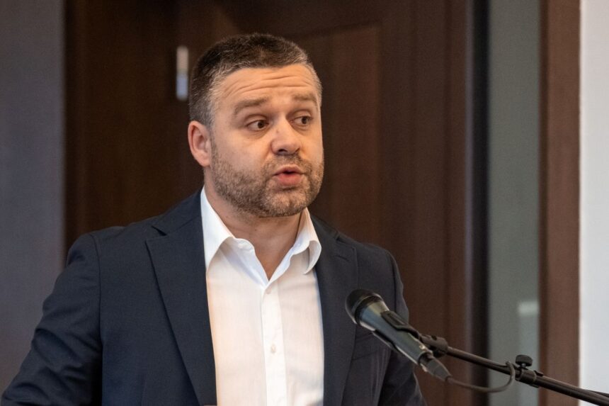 parcurile din capitala vor fi reabilitate ciucu salariul de primar e o gluma proasta 69d5214106a41