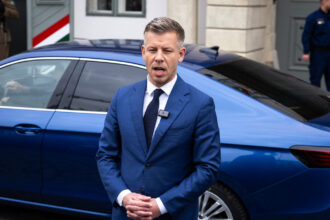 peter magyar daca presedintele republicii si celelalte marionete nu demisioneaza vor fi demise printr un amendament constitutional 69df683b8e0ab