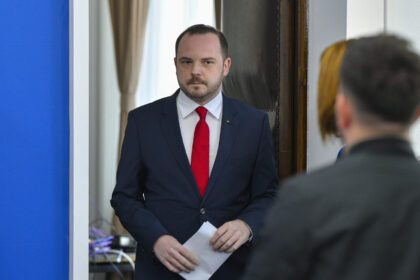 rogobete atac catre voiculescu dupa solutiile propuse pentru negocierea cu pfizer o lipsa de onestitate fata de oameni si fata de realitatea deciziilor luate cu pixul 69df7d3ed8c33