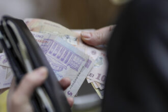 video cum ar putea economisi romanii bani in plus la pensie suma adunata va putea fi retrasa integral la pensionare 69ce9688a4fa1