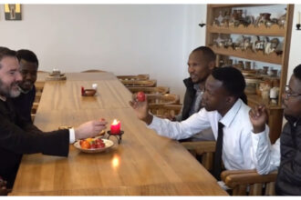 video sarbatoare fara granite paste in stil romanesc pentru studentii africani din iasi e ca si cum hristos invie in interiorul meu 69db876d74888