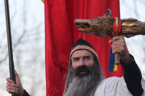 videofoto perchezitii in capitala intr un dosar de extremism online stegarul dac vizat dupa un clip cu salut nazist si imaginea lui eminescu 69cd20bebe7bd