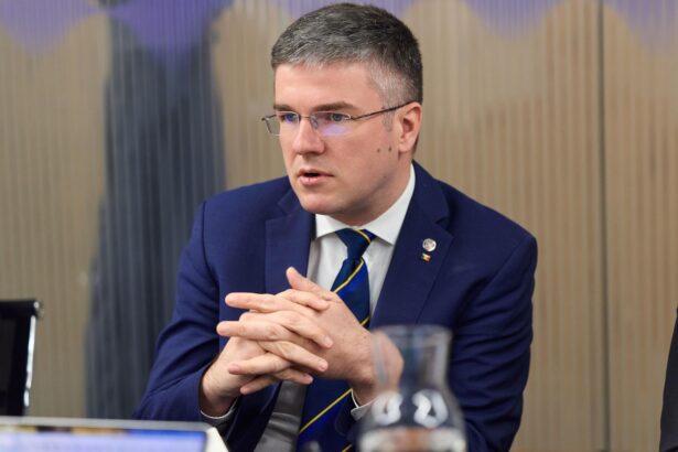 ministrul economiei despre politicieni sper ca majoritatea ar refuza un plic dar nu sunt convins de asta video 6a1bd4e0da5e5