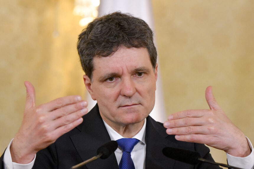 nicusor dan huiduit la galati dupa atacul cu drona ruseasca avem patru proiecte intrebat despre protectia oamenilor a invocat lipsa echipamentelor anti drona 6a19bafceefbe