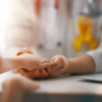 schimbare pentru bolnavii cronici si oncologici de la 1 iunie concediul medical va fi platit din prima zi 6a1c5112f1788
